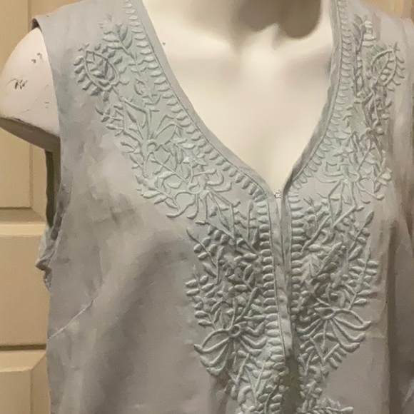 Chelsea & Theodore Sky Blue Linen Dress. Size Large. Embroidered accent. - Picture 4 of 12